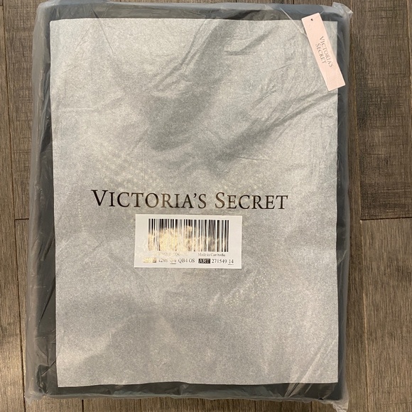 Victoria's Secret Fashion Show Tote Bag 2025 - Picture 3 of 6